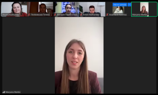 Магістрантка Маряна Марків  бере участь в оговоренні лекції Оксани Кожушко